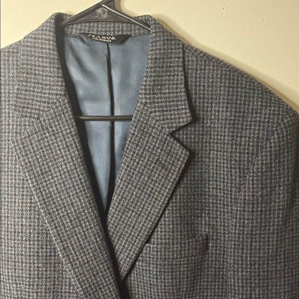 Men's Jos A Bank Blazer - Picture 5 of 13